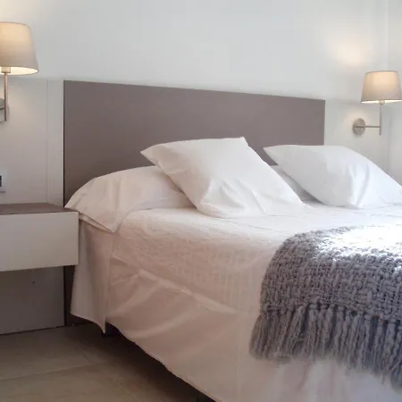 Bonmont Seaside Villa: Two-bedroom Retreat With Pool Holiday home *