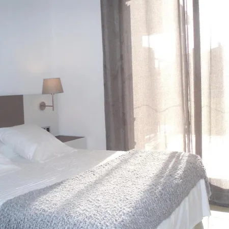 Bonmont Seaside Villa: Two-bedroom Retreat With Pool Holiday home Miami Playa